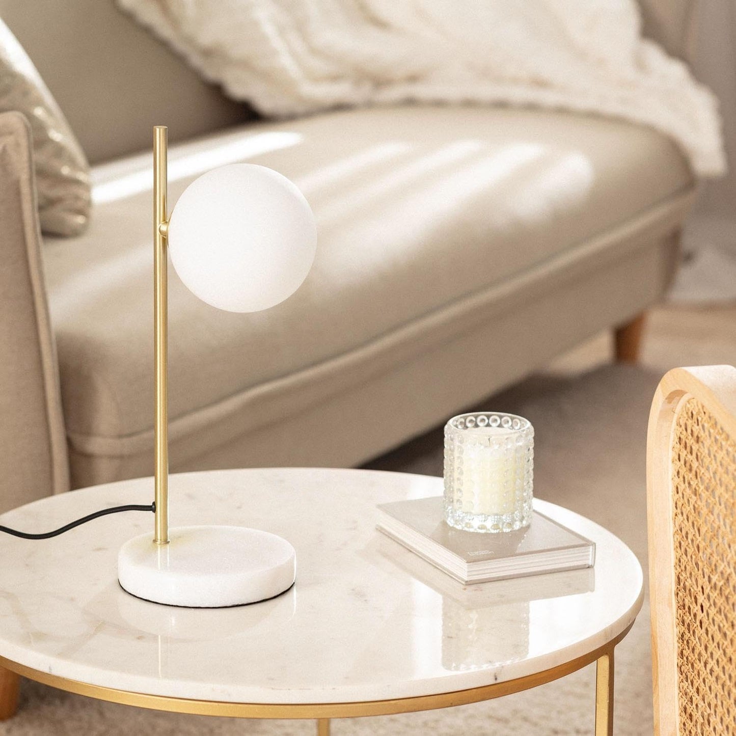 LEDKIA LIGHTING - Lampada da Tavolo Metallo e Vetro Lune | Design Moderno e Versatile | Compatibile con Lampadina G9 (non inclusa) | Adatta per Interni, Bianco