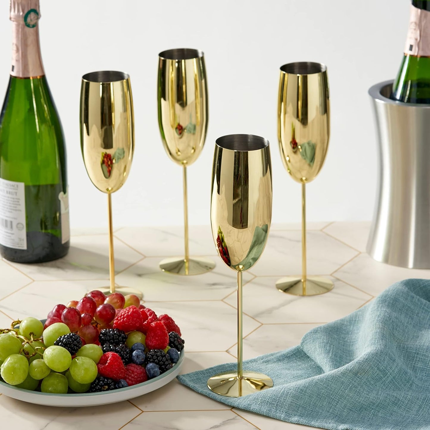 Oak & Steel - 4 Eleganti Calici da Champagne, 285 ml. In Acciaio Inossidabile Dorato - Ideale al Chiuso o All'aperto in Giardino, in Spiaggia, a Picnic, Barbecue, Campeggio e Gite in Barca