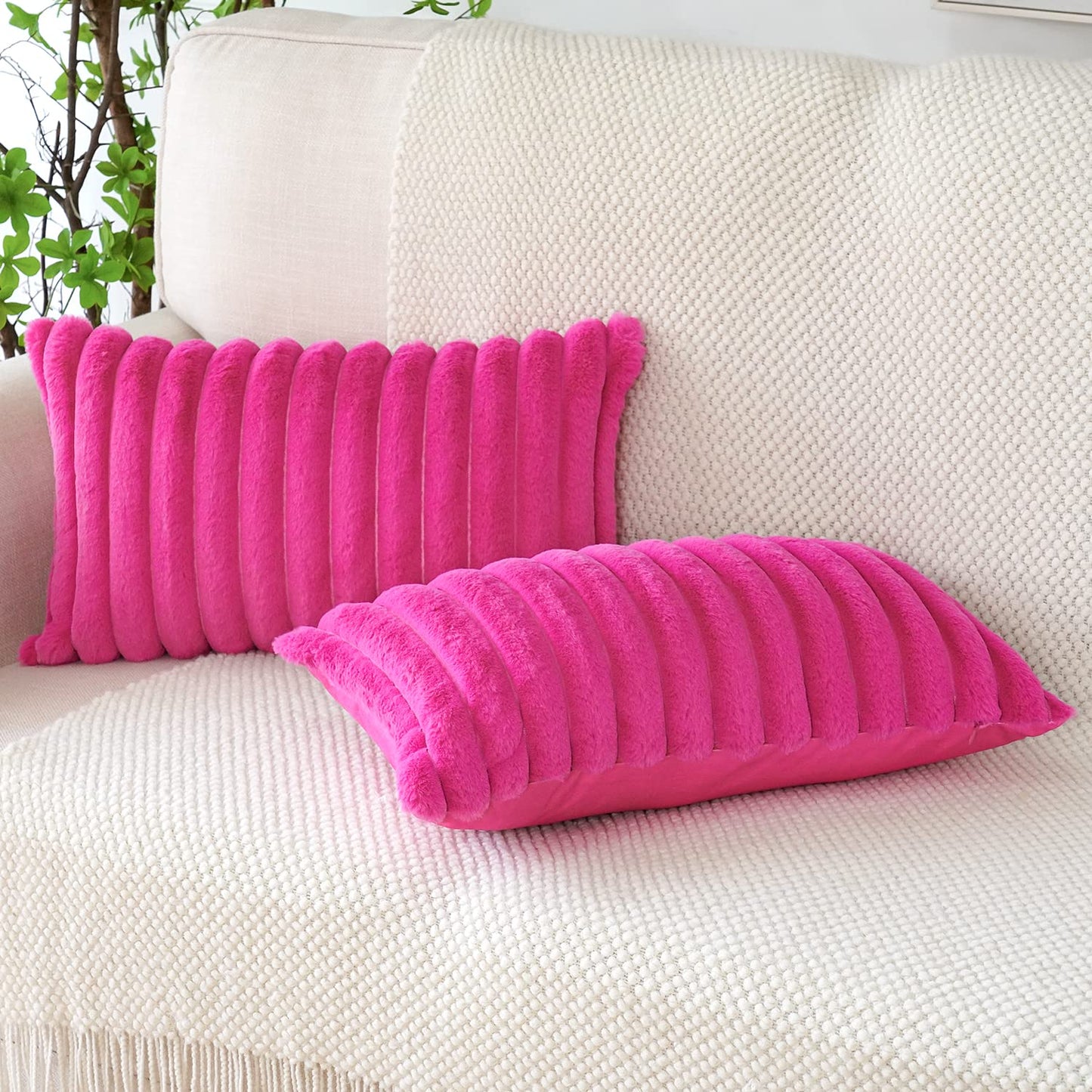 Soleebee Set di 2 federe decorative in velluto morbido, in pelliccia artificiale, per divano, camera da letto, casa, auto, 50 x 50 cm, beige e bianco)