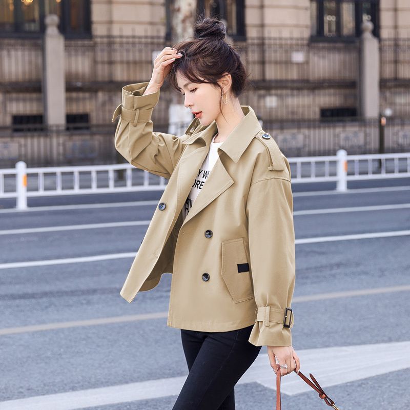 Trench Donna Corto – Stile Compatto, Impatto Elegante