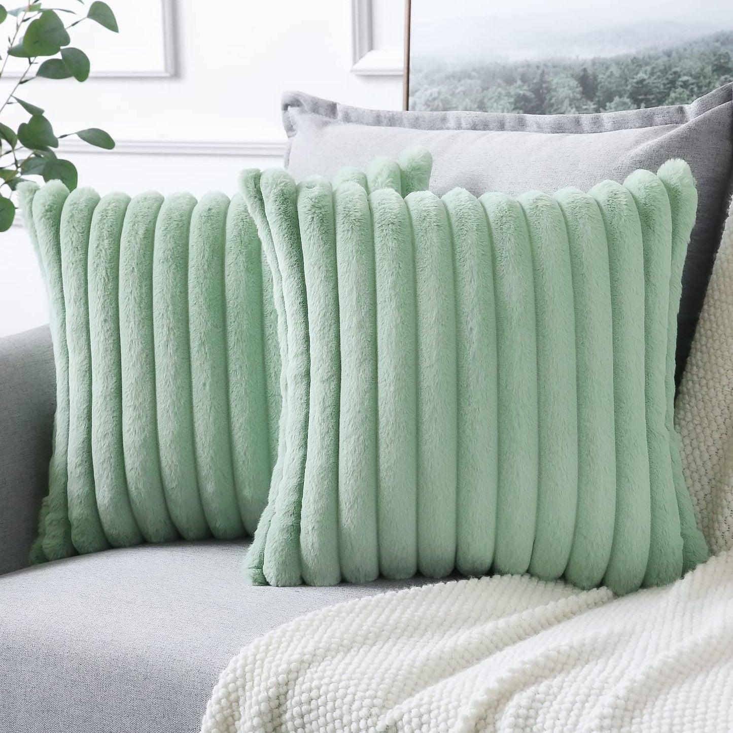 Soleebee Set di 2 federe decorative in velluto morbido, in pelliccia artificiale, per divano, camera da letto, casa, auto, 50 x 50 cm, beige e bianco)