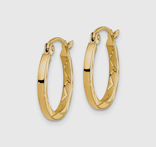 Orecchini in oro con taglio diamante